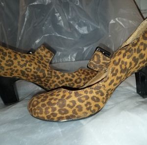 Size 7W, Jaclyn Smith Mary Janes